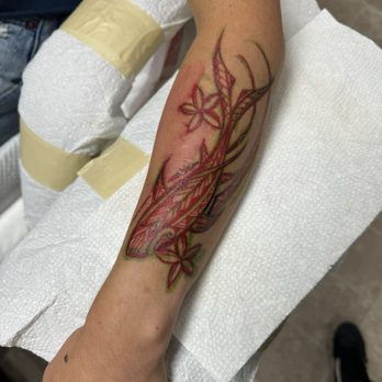 Vine St. Tattoo - Finalizing - Tattoo Near Me - Los Angeles, California Vine St. Tattoo - Finalizing - Tattoo Near Me - Los Angeles, California