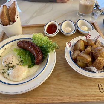 GIWA - Apple sausage with egg and Yukon potatoes - Breakfast & Brunch Near Me - Santa Clara, California GIWA - Apple sausage with egg and Yukon potatoes - Breakfast & Brunch Near Me - Santa Clara, California