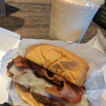 Shake Shack Perimeter Mall - Limited time hot ones burger and pumpkin spice shake - Burgers Near Me - Atlanta, Georgia Shake Shack Perimeter Mall - Limited time hot ones burger and pumpkin spice shake - Burgers Near Me - Atlanta, Georgia