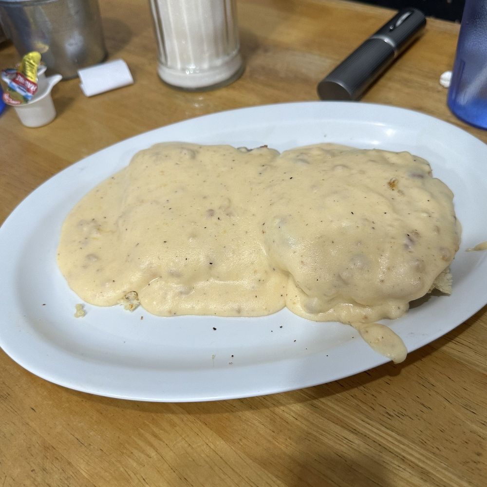 Lil'Bits - Biscuits and gravy - American Near Me - Grover Beach, California Lil'Bits - Biscuits and gravy - American Near Me - Grover Beach, California