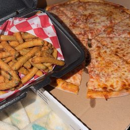 Large 18in cheese pizza and Fried Green Beans Large 18in cheese pizza and Fried Green Beans