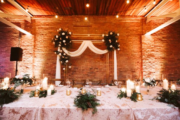 Entertaining Company by null