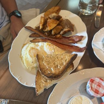 Elliott Aster - Breakfast plate - New American Near Me - St. Petersburg, Florida