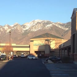 Dollar Tree - Looking at the west side of the Dollar Tree store.