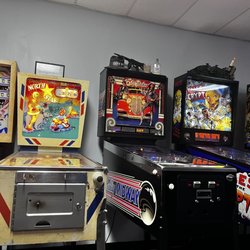 Fernandina Beach Pinball Museum - All the pinball machine have a good story behind them