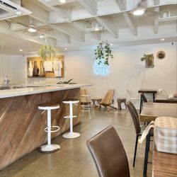 Aloh Health Bar & Cafe - Nice neutral aesthetic