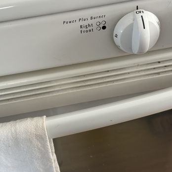 FreshSpace Cleaning Detroit - Front of oven - Home Cleaning Near Me