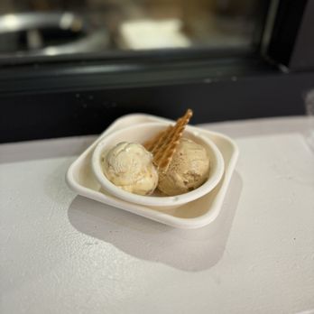 Jeni's Splendid Ice Creams - Coffee and Gooey Butter Cake - Ice Cream & Frozen Yogurt Near Me - Richmond, Virginia Jeni's Splendid Ice Creams - Coffee and Gooey Butter Cake - Ice Cream & Frozen Yogurt Near Me - Richmond, Virginia