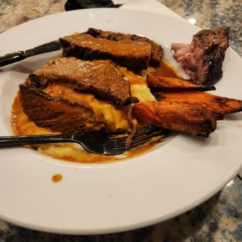 Flat Top Bar and Grill - Braised Short Ribs - Pubs Near Me - Riverside, California Flat Top Bar and Grill - Braised Short Ribs - Pubs Near Me - Riverside, California