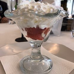 Hotel Cardenal - ... y de postre: fresas con nata!