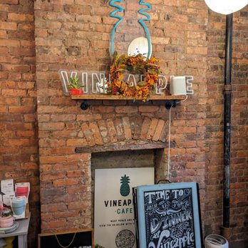 Vineapple - Interior - fun decor - Italian Near Me - Brooklyn, New York