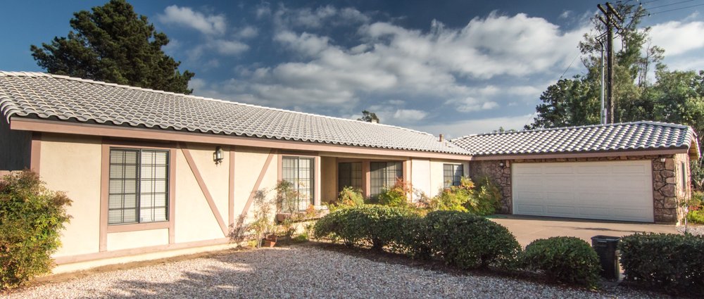 Slide of RT Roofing Specialist