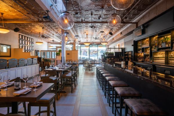 350 Main Brasserie by null