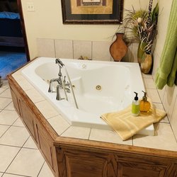 La Ville Inn - Jetted tub!