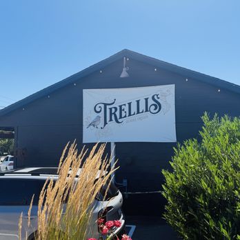Trellis - Outside - Wine Bars Near Me - Dundee, Oregon