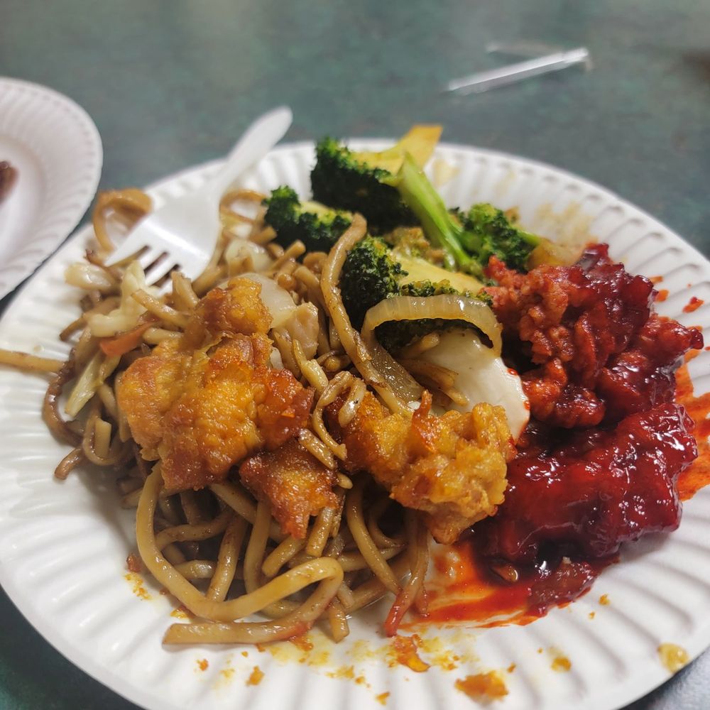 Fast Wok - Orange Chicken, chow mean, beef brocolli - Asian Fusion Near Me - Ontario, California Fast Wok - Orange Chicken, chow mean, beef brocolli - Asian Fusion Near Me - Ontario, California