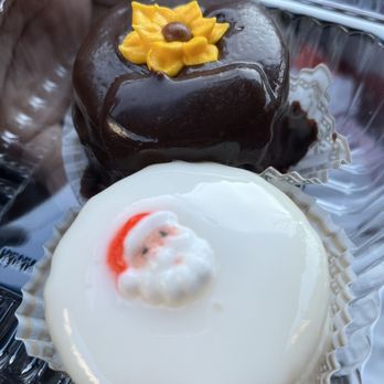 Peter Sciortino Bakery - Mini Cassata and Mini Boston Creme cakes - Bakeries Near Me - Milwaukee, Wisconsin