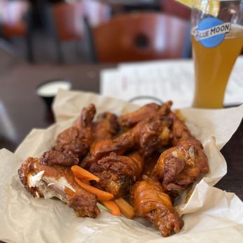 Garfinkel's - a plate of chicken wings and a glass of beer - Sports Bars Near Me - Vail, Colorado Garfinkel's - a plate of chicken wings and a glass of beer - Sports Bars Near Me - Vail, Colorado