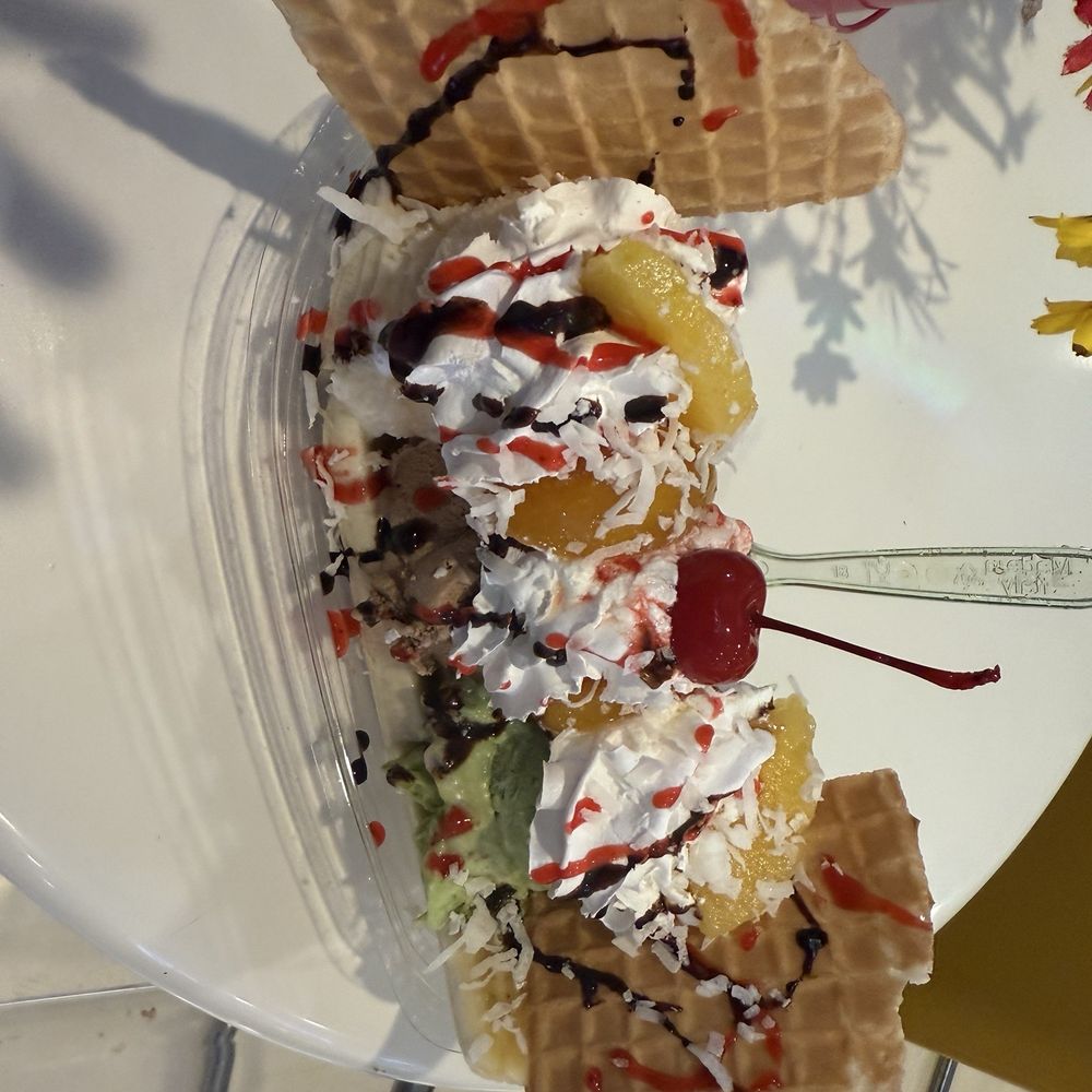 Andino Gelato Sunset - Banana split - Gelato Near Me - Austin, Texas Andino Gelato Sunset - Banana split - Gelato Near Me - Austin, Texas
