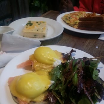 Le Petit Café - Coffee & Tea Near Me - Brooklyn, New York