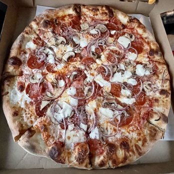 A&B Pizza - Pepperoni, Canadian Bacon, Red Onion and Mushrooms. - Pizza Near Me - Seaside, Oregon