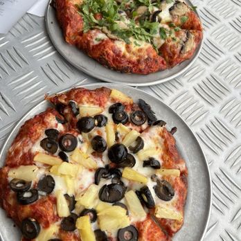 Toppers Pizza Place - Lunch special pizza with a salad. and, yeah, i put pineapple on it. shhh - Pizza Near Me - Oxnard, California Toppers Pizza Place - Lunch special pizza with a salad. and, yeah, i put pineapple on it. shhh - Pizza Near Me - Oxnard, California