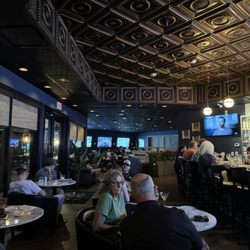 83 Tavern - Interior bar area