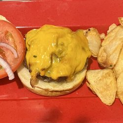 Mama Henry's - The Mama Henry Burger with home fries - excellent
