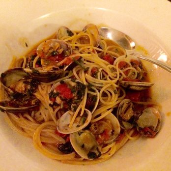 Rosso - Spaghetti vongole - Mediterranean Near Me - Zürich, ZH Rosso - Spaghetti vongole - Mediterranean Near Me - Zürich, ZH