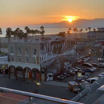 High Rooftop Lounge - Sunset - Lounges Near Me - Venice, California High Rooftop Lounge - Sunset - Lounges Near Me - Venice, California