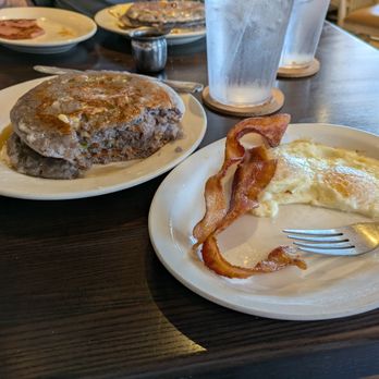 Vick's Vittles Country Kitchen - Santa Fe breakfast - bacon, eggs, and blue corn/green chile/cheese/piñon pancakes. - American Near Me - Albuquerque, New Mexico