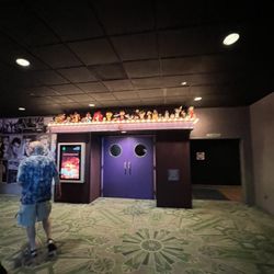 Hollywood Palms A Cinema Bar & Eatery