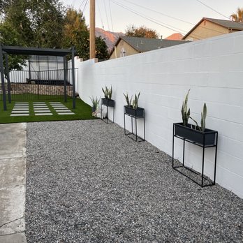 California SynTurf - A dog run with sitting area. Vicente's team helped build the Pergola which was outside of the contract. So appreciative of that. - Artificial Turf Near Me California SynTurf - A dog run with sitting area. Vicente's team helped build the Pergola which was outside of the contract. So appreciative of that. - Artificial Turf Near Me