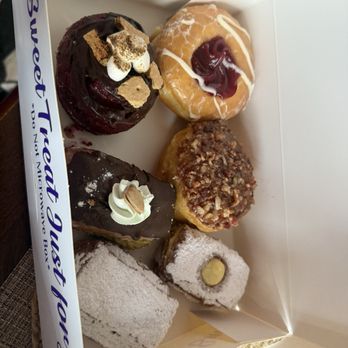 Mojo Donuts - Lots of variety! - Donuts Near Me - Pembroke Pines, Florida Mojo Donuts - Lots of variety! - Donuts Near Me - Pembroke Pines, Florida