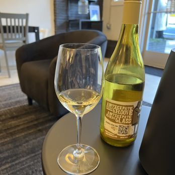 Drum Roll Wine - Wine Bars Near Me - Renton, Washington