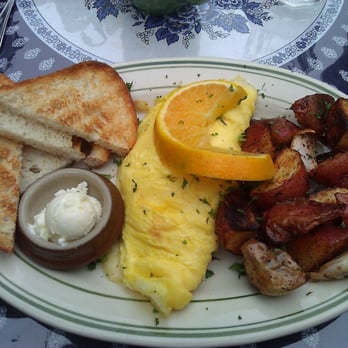La Note - Omelette au Fromage with Sourdough and Homefries - French Near Me - Berkeley, California La Note - Omelette au Fromage with Sourdough and Homefries - French Near Me - Berkeley, California