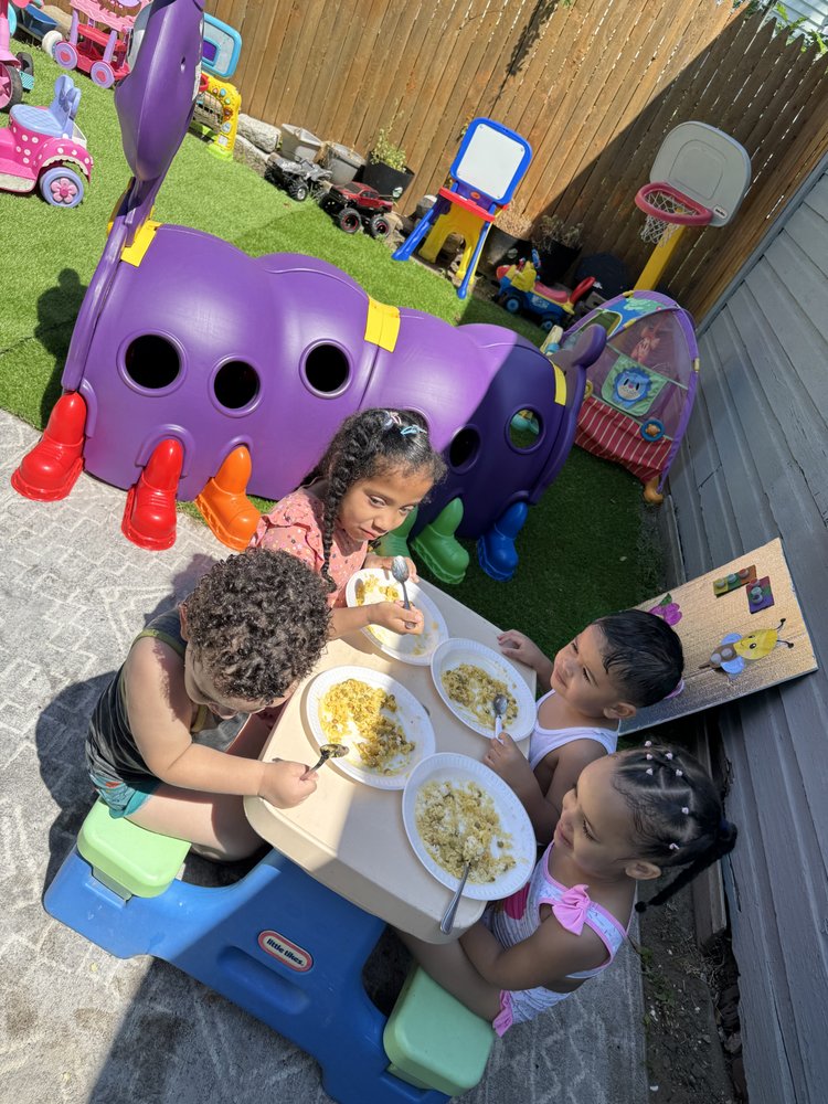 Eskarly Daycare - childcare center in Providence, RI