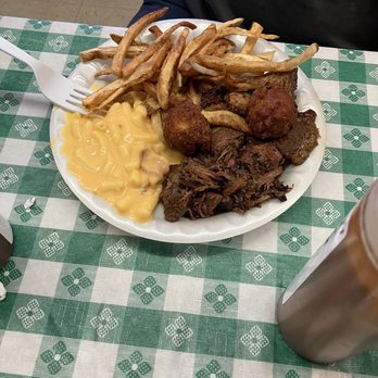 Love That BBQ - Brisket, Mac n cheese, fries - Barbeque Near Me - Knoxville, Tennessee Love That BBQ - Brisket, Mac n cheese, fries - Barbeque Near Me - Knoxville, Tennessee