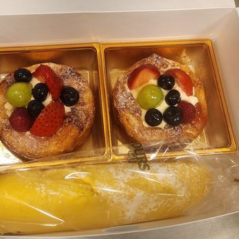 Tous Les Jours - Fruit pastries and Banana Cream Bread - Bakeries Near Me - Columbus, Ohio Tous Les Jours - Fruit pastries and Banana Cream Bread - Bakeries Near Me - Columbus, Ohio