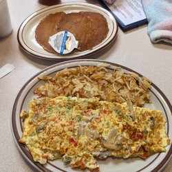 Shelbina family restaurant - Veggie omelet & 2 pancakes at 8pm CDT. $8!!! (August 2023)
