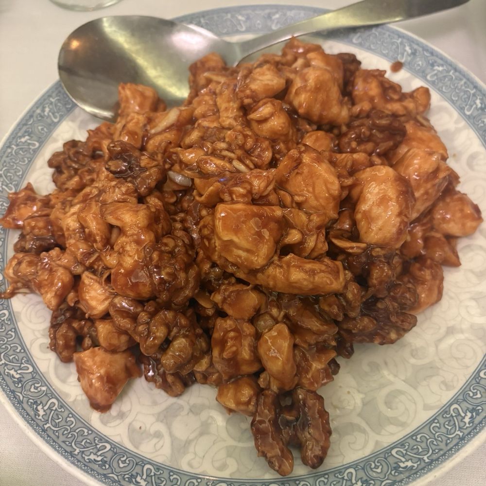 Peking Duck House - Diced Chicken w. Walnuts/Peanuts/Cashew Nuts - Chinese Near Me - New York, New York Peking Duck House - Diced Chicken w. Walnuts/Peanuts/Cashew Nuts - Chinese Near Me - New York, New York