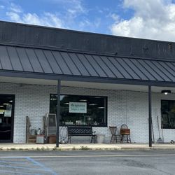 Grapevine Antiques & Craft Mall - Front entrance
