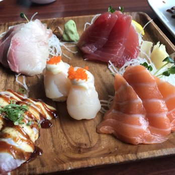 Ginza Sushi - Sashimi trio, scallop nigiri and garlic ahi nigiri - Sushi Bars Near Me - Honolulu, Hawaii