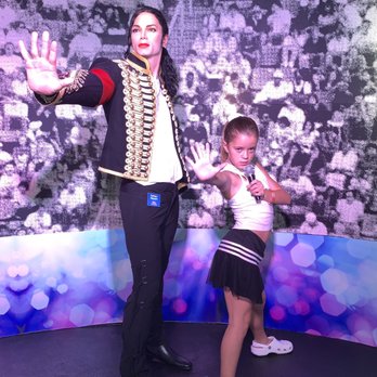 Hollywood Wax Museum - Michael Jackson and a a fan - Museums Near Me - Branson, Missouri Hollywood Wax Museum - Michael Jackson and a a fan - Museums Near Me - Branson, Missouri