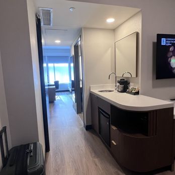 Embassy Suites by Hilton Madison Downtown - Bar kitchen area - Hotels Near Me - Madison, Wisconsin