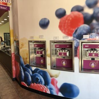 Cold Stone Creamery - Interior - Ice Cream & Frozen Yogurt Near Me - Winter Garden, Florida