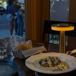 Hummus Kitchen - Hummus and pita