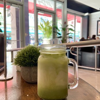 Crema Gourmet - Iced Matcha Latte with Almond milk - Breakfast & Brunch Near Me - Miami, Florida
