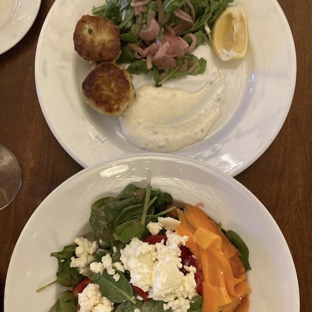 Scalloos and a salad with Goat cheese Scalloos and a salad with Goat cheese