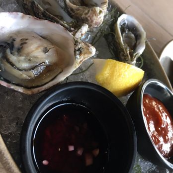 Moku Kitchen - Cocktail Bars Near Me - Honolulu, Hawaii